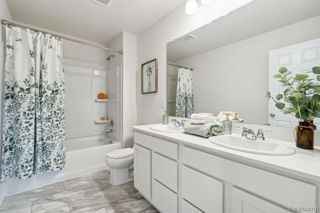 408 Hidden River W, Holly, MI 48442 — Photo 16