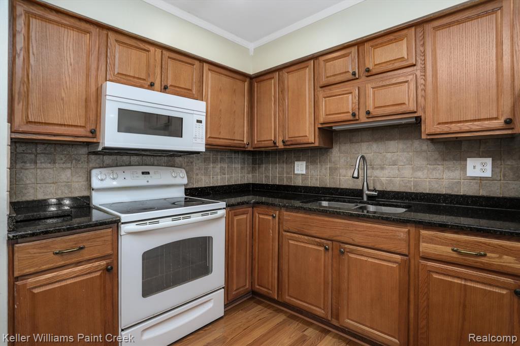 8433 Kennedy Circle, Warren, MI 48093 — Photo 13