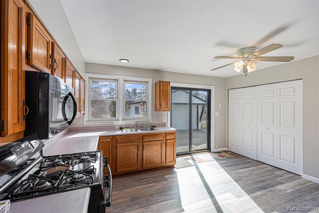 47546 ROLAND Street, Utica, MI 48317 — Photo 8