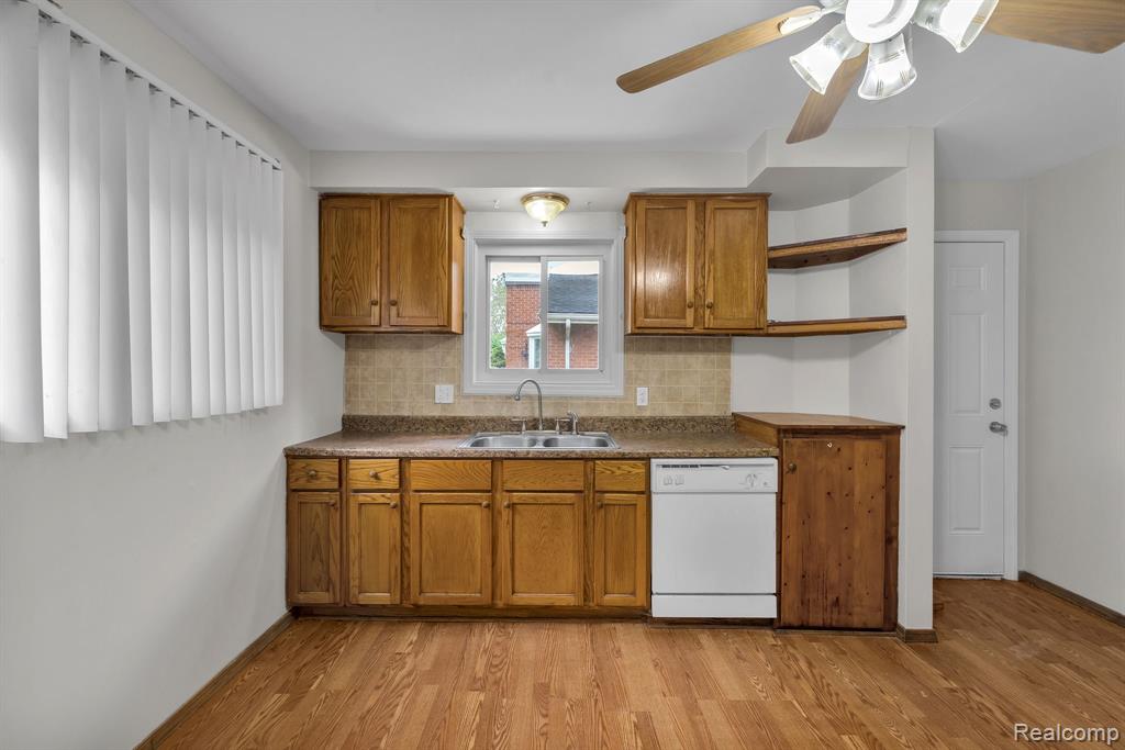 4934 McKinley Street, Dearborn Heights, MI 48125 — Photo 11