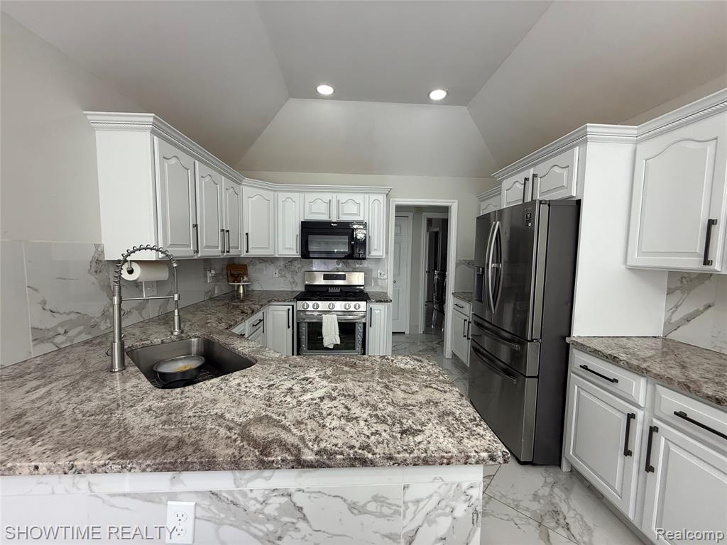 21523 Mackenzie Drive, Macomb, MI 48044 — Photo 11