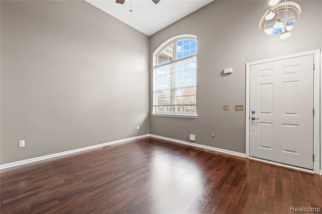 460 Old Pine Way, Walled Lake, MI 48390 — Photo 4