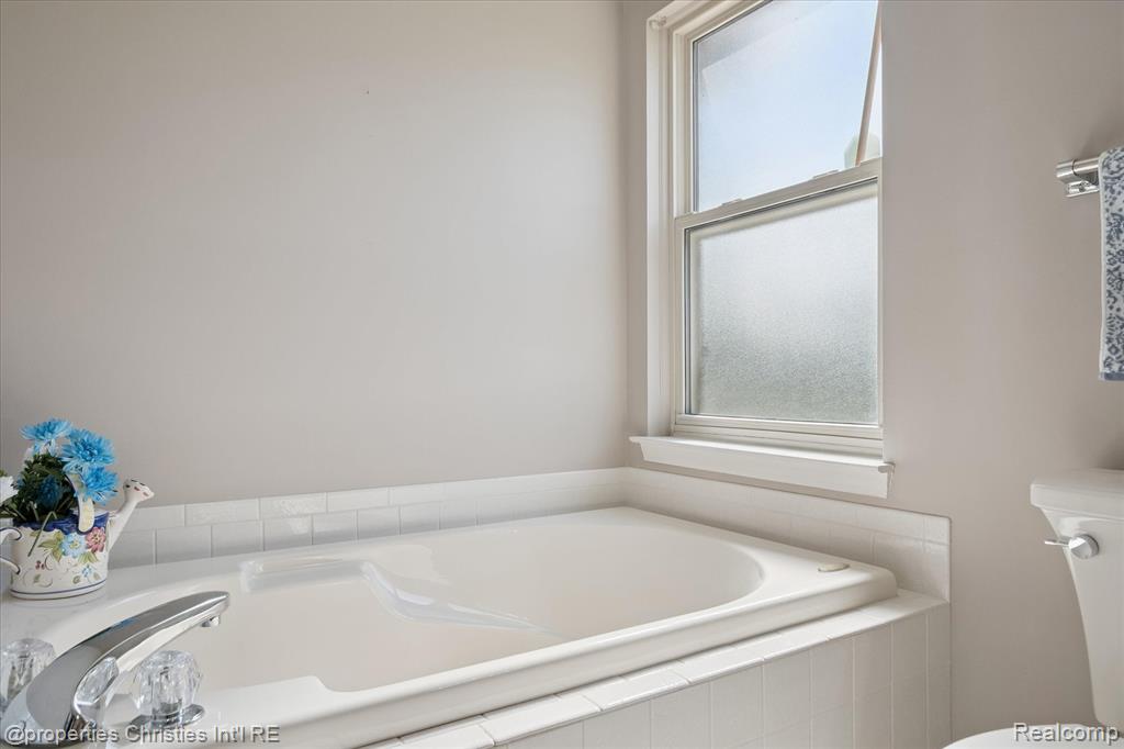 4831 Sunderland Drive, Sterling Heights, MI 48314 — Photo 33