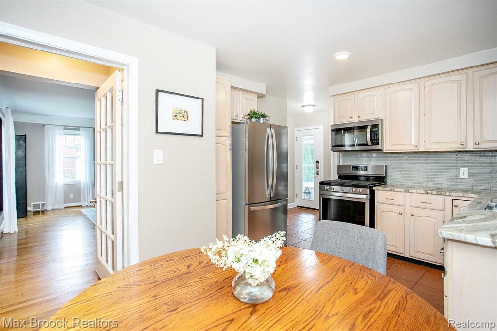 10475 Vernon Avenue, Huntington Woods, MI — Photo 12