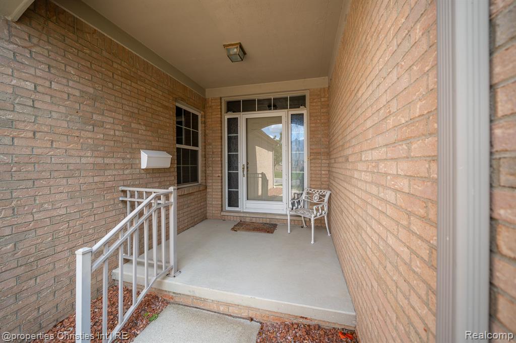 43450 COVE Drive, Clinton Twp, MI 48038 — Photo 4