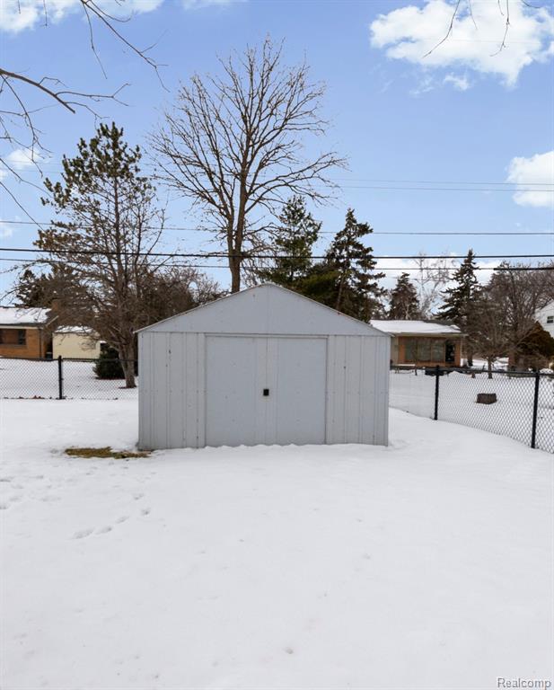 28426 Chatham Road, Grosse Ile, MI 48138 — Photo 25