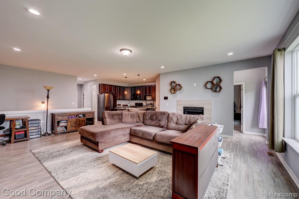 2763 AMBASSADOR Drive, Ypsilanti, MI 48198 — Photo 5