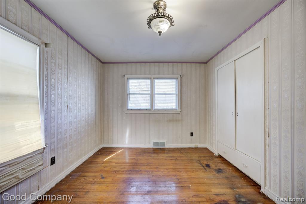 438 W MOREHOUSE Avenue, Hazel Park, MI 48030 — Photo 16