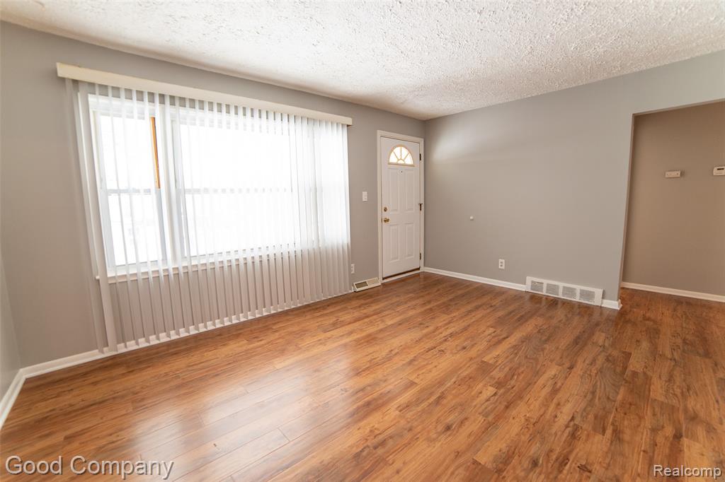 544 E Dallas Avenue, Madison Heights, MI 48071 — Photo 4