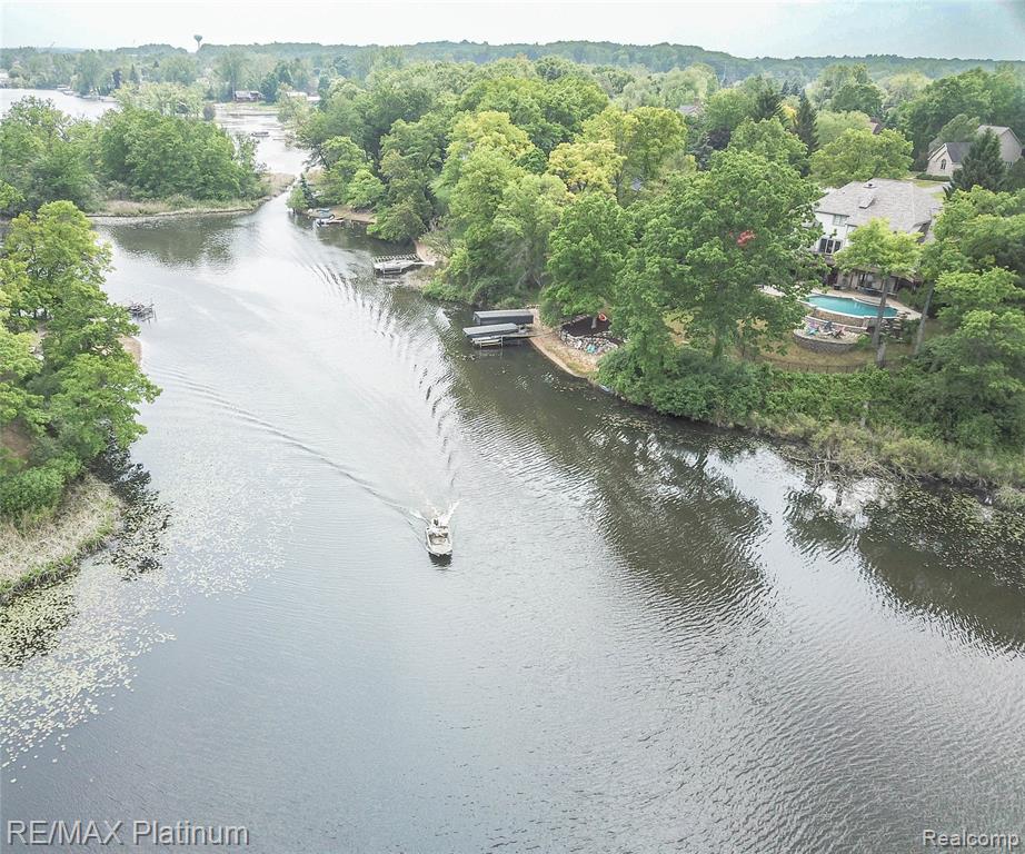 8342 ISLANDVIEW Court, Brighton, MI 48114 — Photo 10