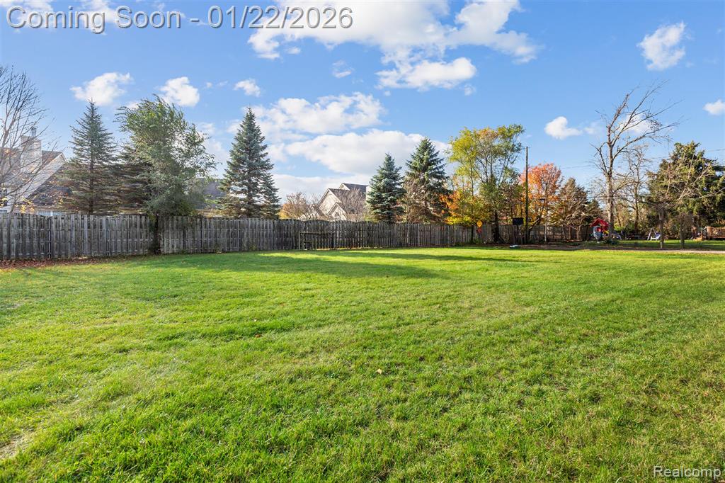 6740 Barabeau Drive, Troy, MI 48085 — Photo 38