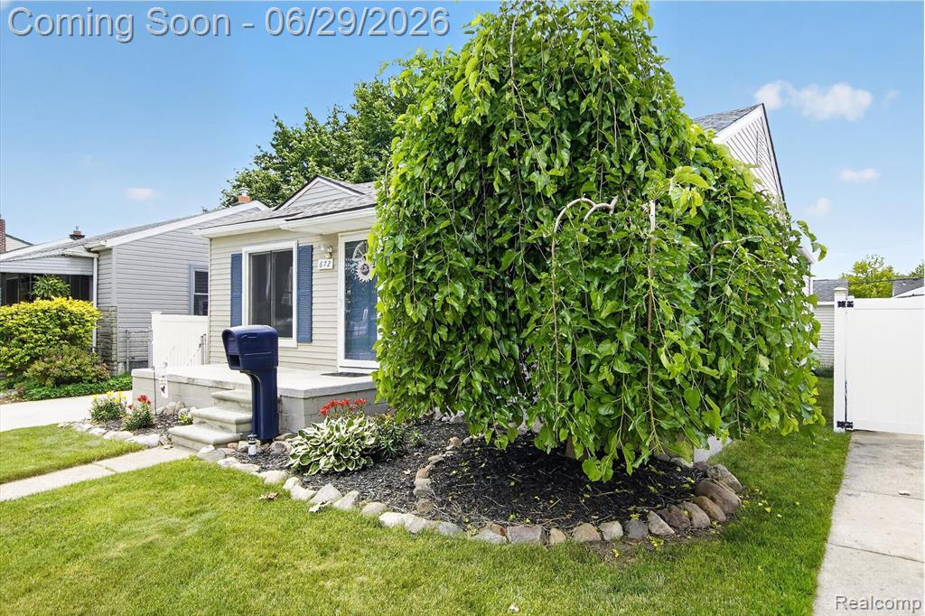 672 8th Street, Wyandotte, MI 48192 — Photo 4