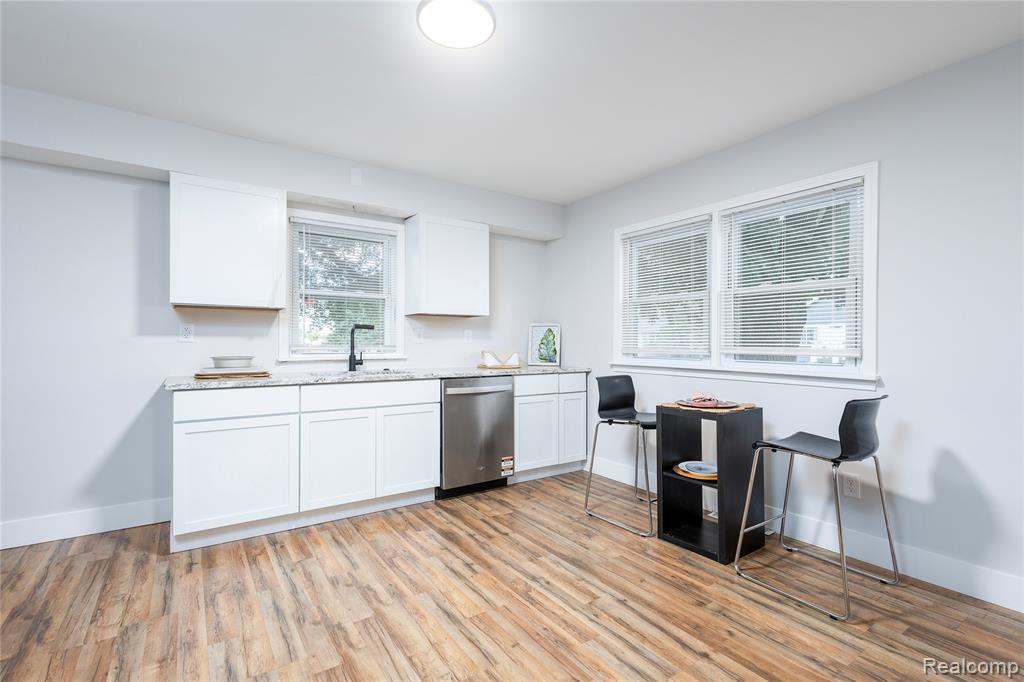 5502 Rowley Boulevard, Waterford, MI 48329 — Photo 14