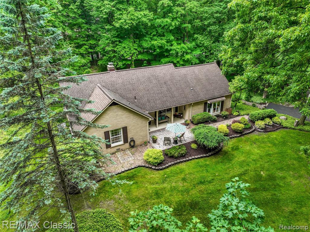 45100 Thornapple Lane, Northville, MI 48168 — Photo 9
