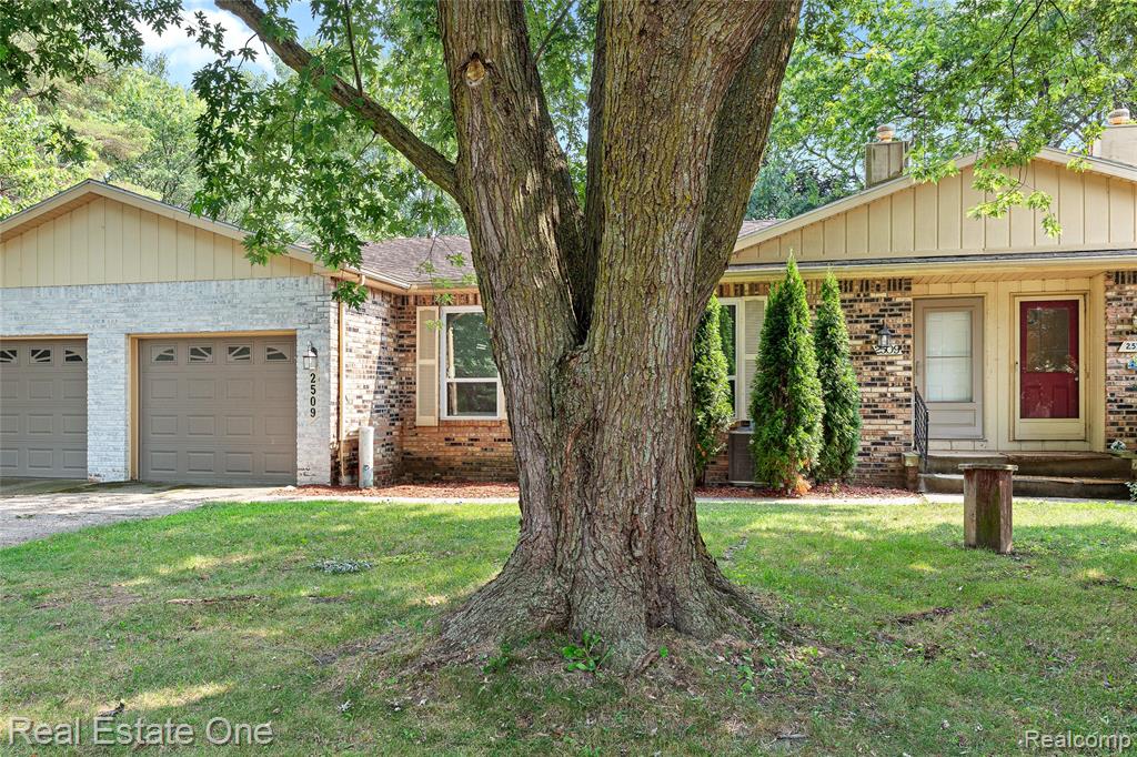 2509 Golden Shores Drive, Fenton, MI 48430 — Photo 2
