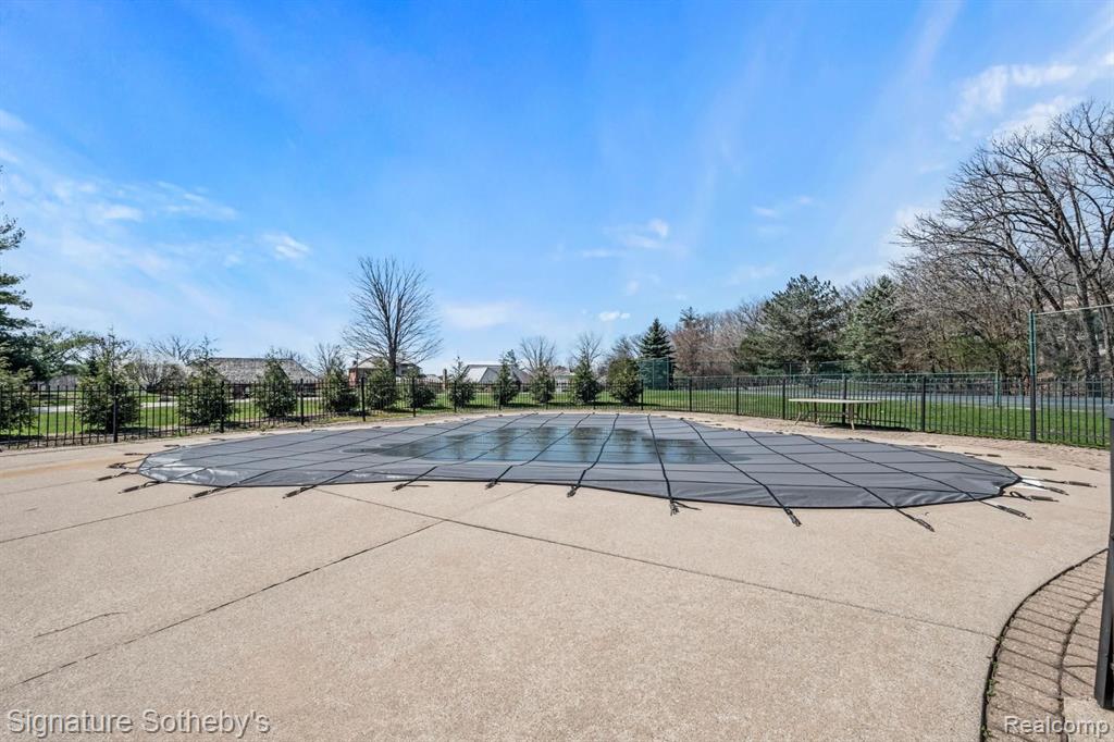 51 CHATEAUX DU LAC, Fenton, MI 48430 — Photo 57