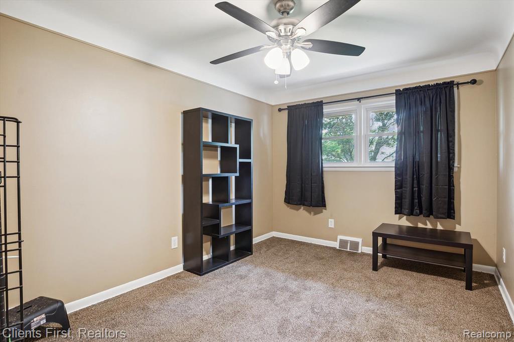 9243 HIX Road, Livonia, MI 48150 — Photo 25