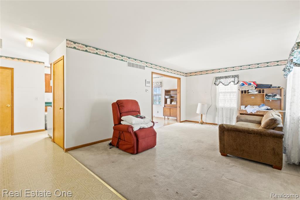 5955 BEECH DALY RD, Dearborn Heights, MI 48127 — Photo 2