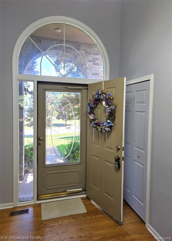 9107 ROTONDO Drive, Howell, MI 48855 — Photo 5