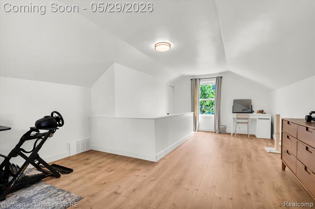 8740 Saratoga Street, Oak Park, MI 48237 — Photo 19