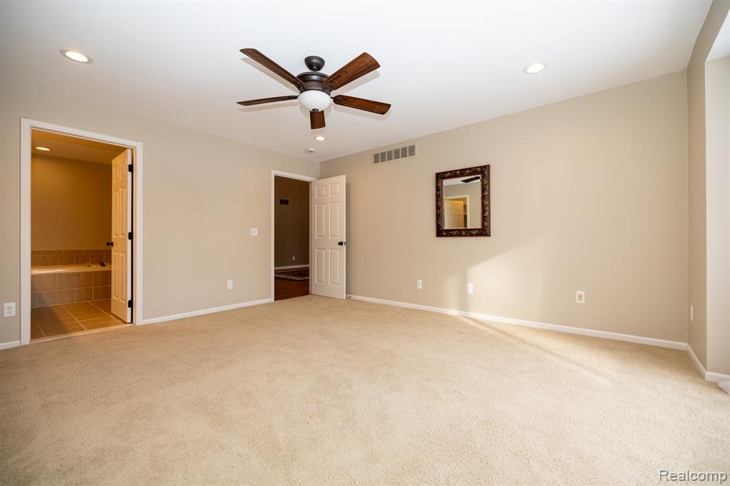 6056 Lochmore Drive, 49, Commerce Twp, MI 48382 — Photo 14