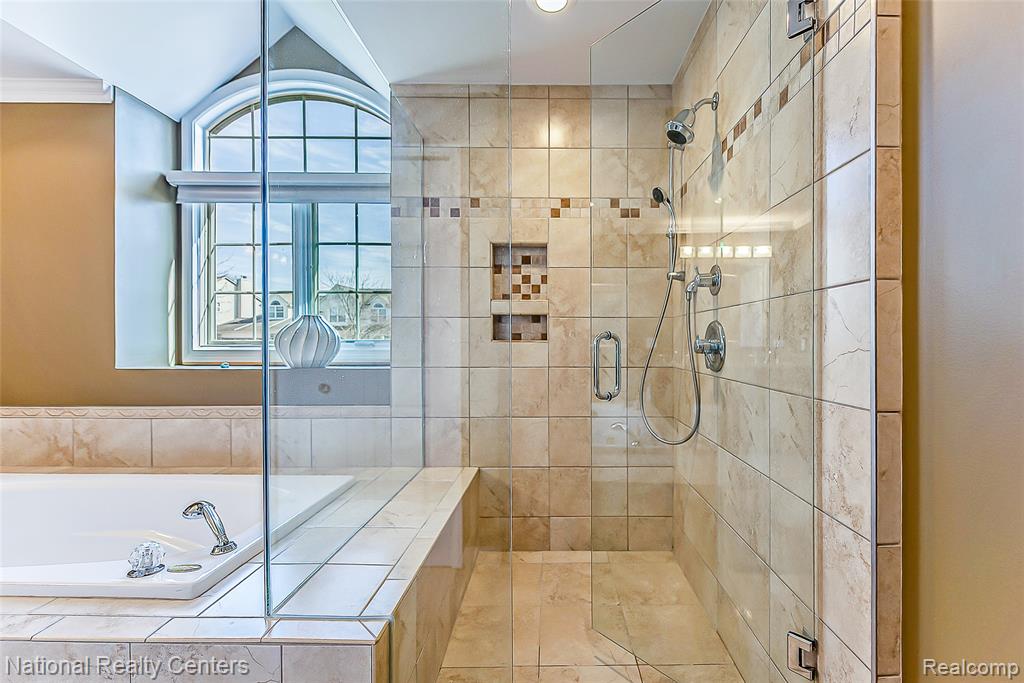 5451 Wentworth Drive, Commerce Twp, MI 48382 — Photo 25