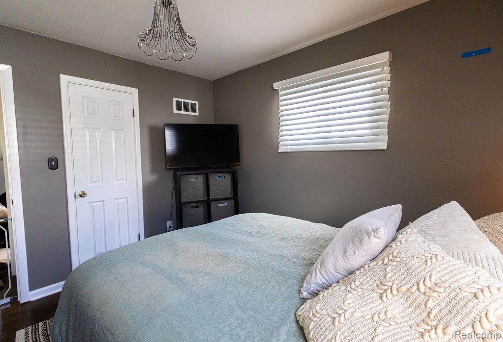 823 Southwood Drive, Fenton, MI 48430 — Photo 10