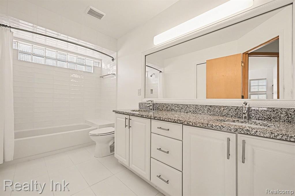 49235 S Fox Drive, Plymouth, MI, 48170