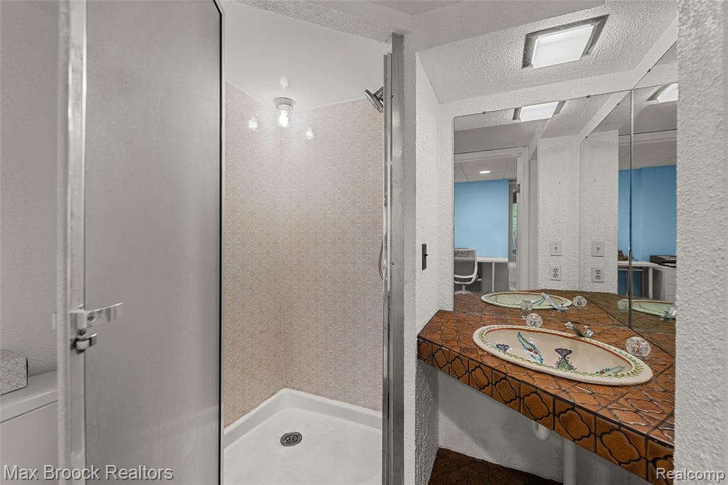 578 Woodway Court, Bloomfield Hills, MI 48302 — Photo 25