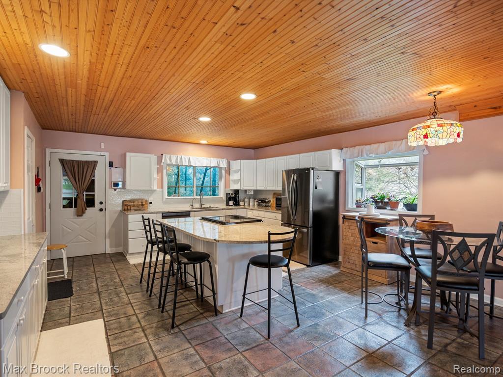 9431 MANDON Road, White Lake, MI — Photo 28
