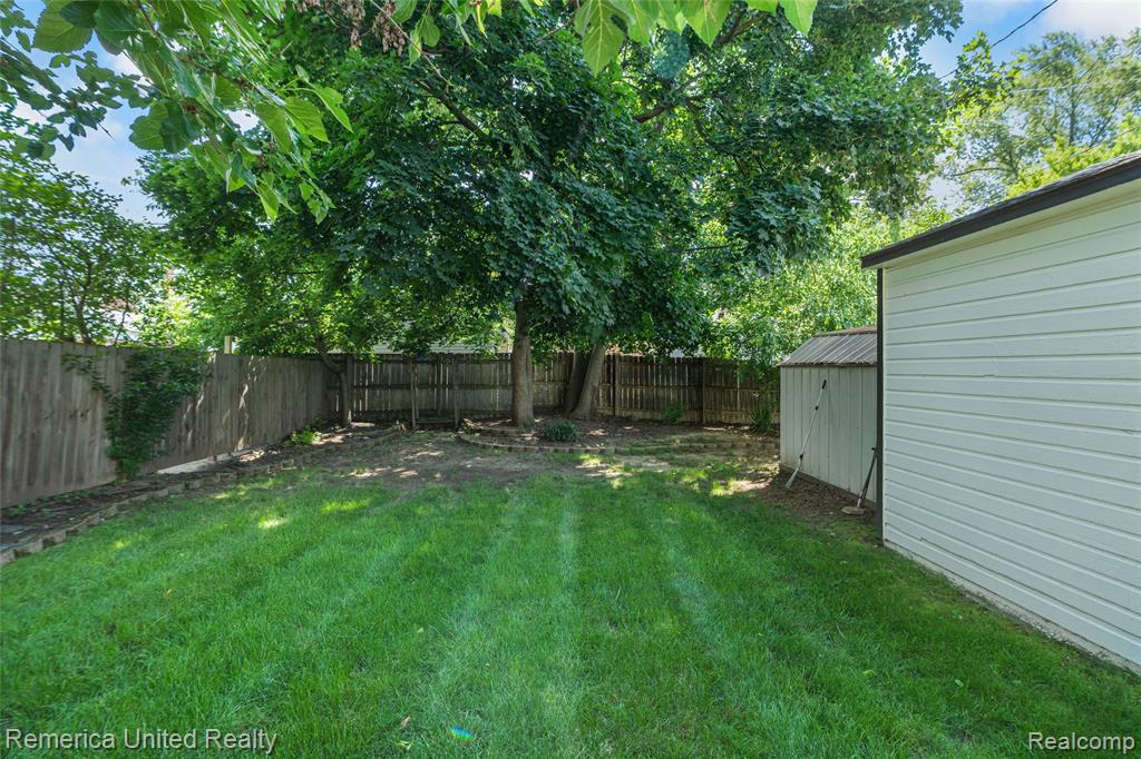717 S Edgeworth Avenue, Royal Oak, MI 48067 — Photo 12