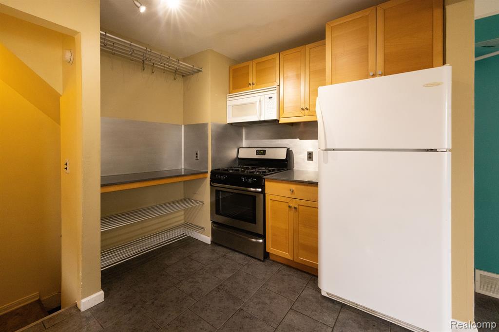 395 W CHESTERFIELD Street, Ferndale, MI 48220 — Photo 24