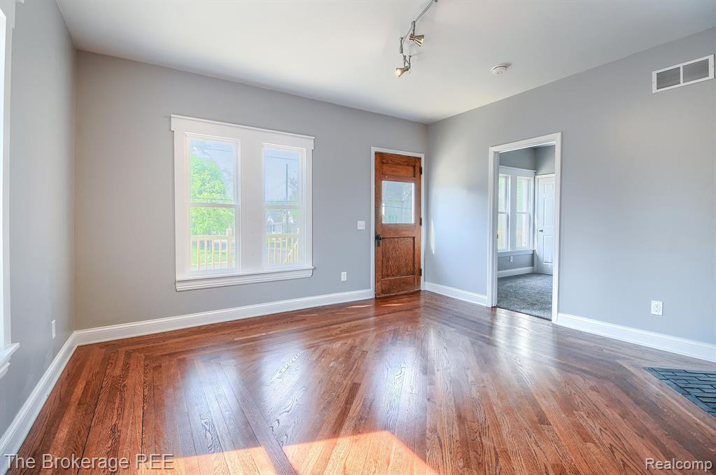 11 1ST Street, Oxford, MI 48371 — Photo 11