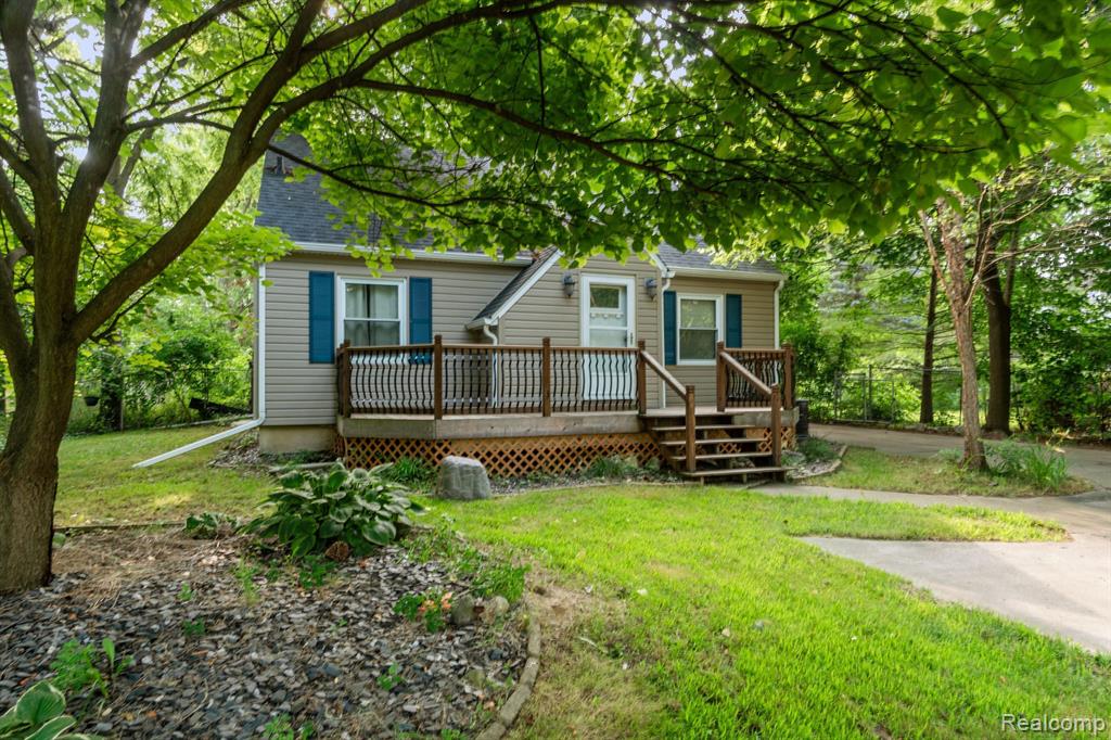 4311 FENTON Road, Flint, MI 48507 — Photo 2