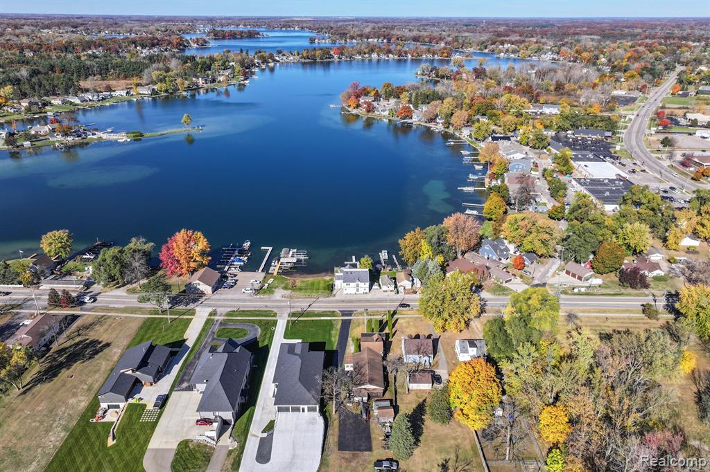 2076 S Long Lake Road, Fenton, MI 48430 — Photo 37