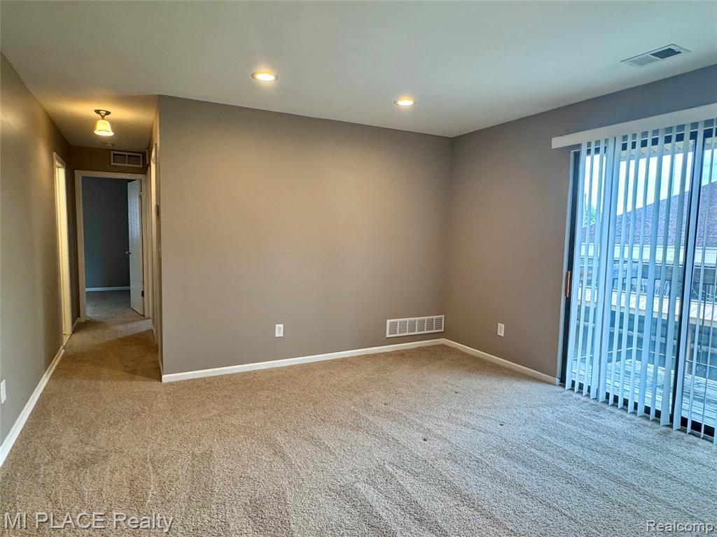 16150 Clarkson Drive, 13, Fraser, MI 48026 — Photo 7