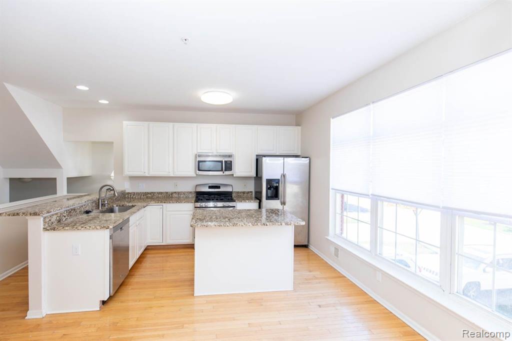 475 CHERRY ORCHARD Road, Canton, MI 48188 — Photo 10