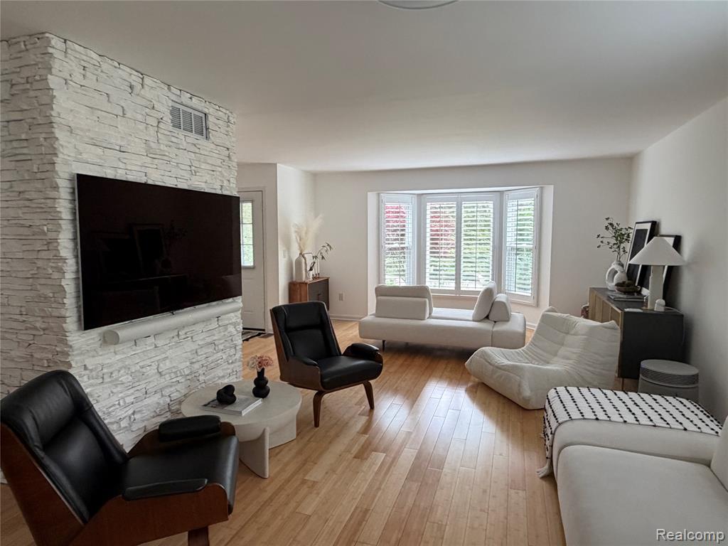 5589 Loveland Street, West Bloomfield, MI — Photo 6