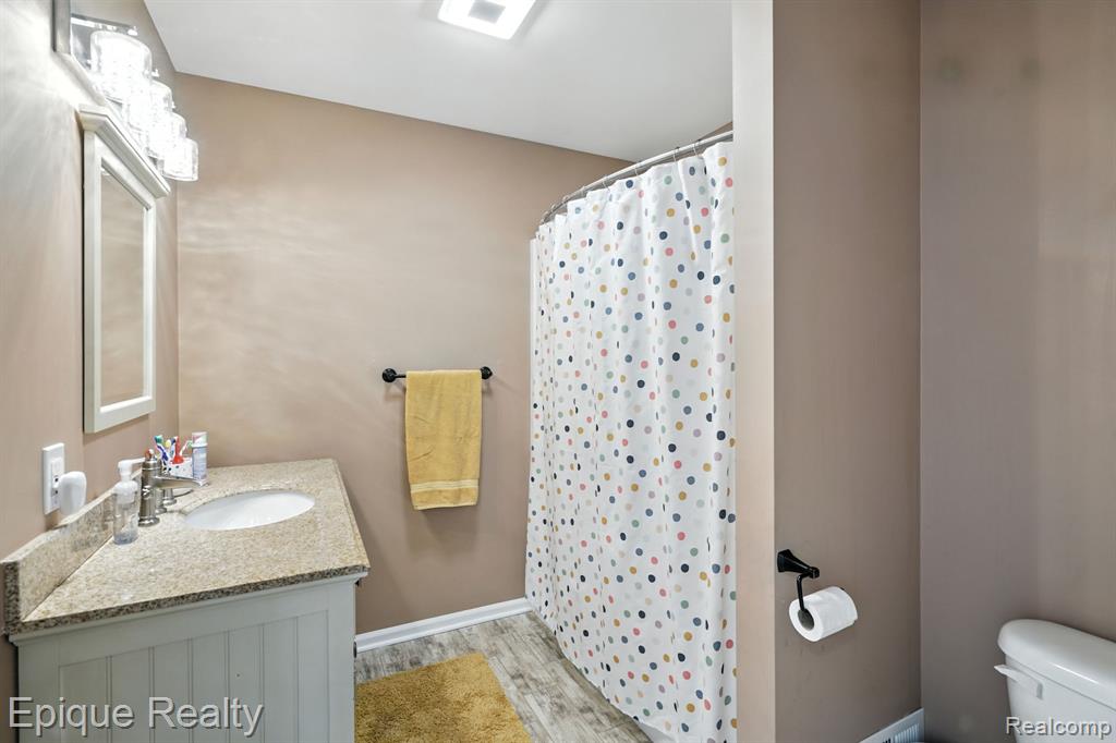 9446 Fair Oaks Drive, Goodrich Vlg, MI — Photo 23