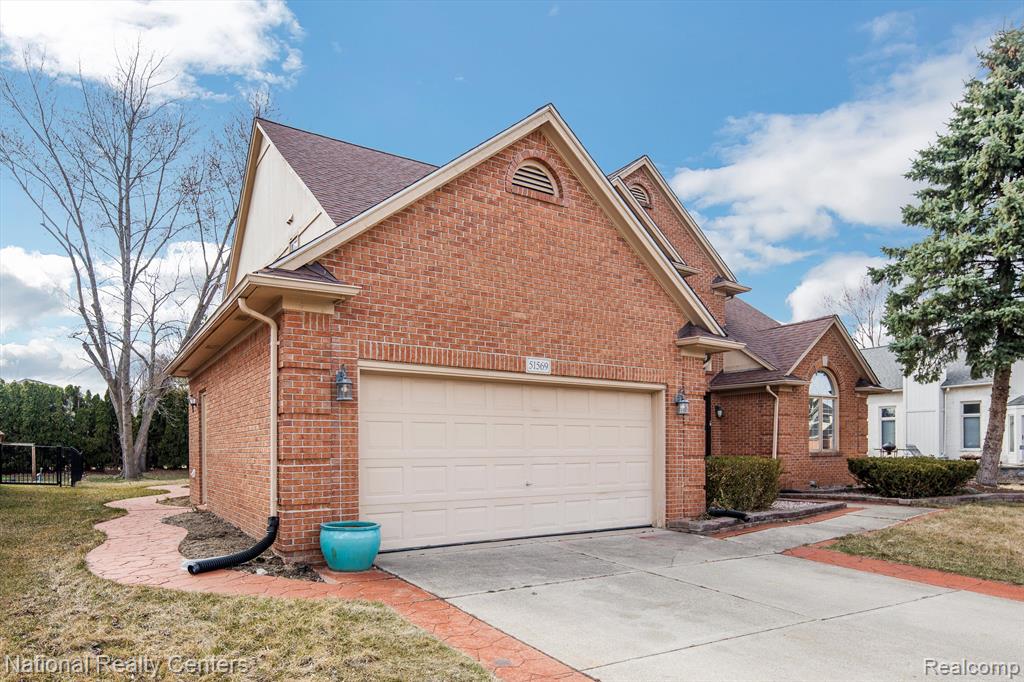 51569 PINEWOOD Drive, Macomb, MI 48042 — Photo 4