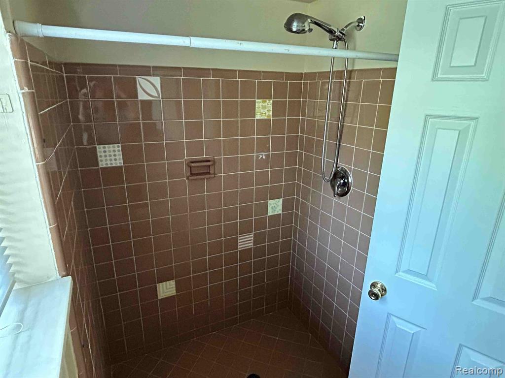 5940 BURNHAM Road, Bloomfield Hills, MI 48302 — Photo 14