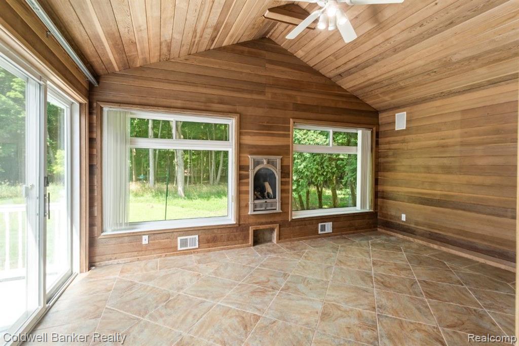 8027 EMERALD Lane W, Westland, MI — Photo 13
