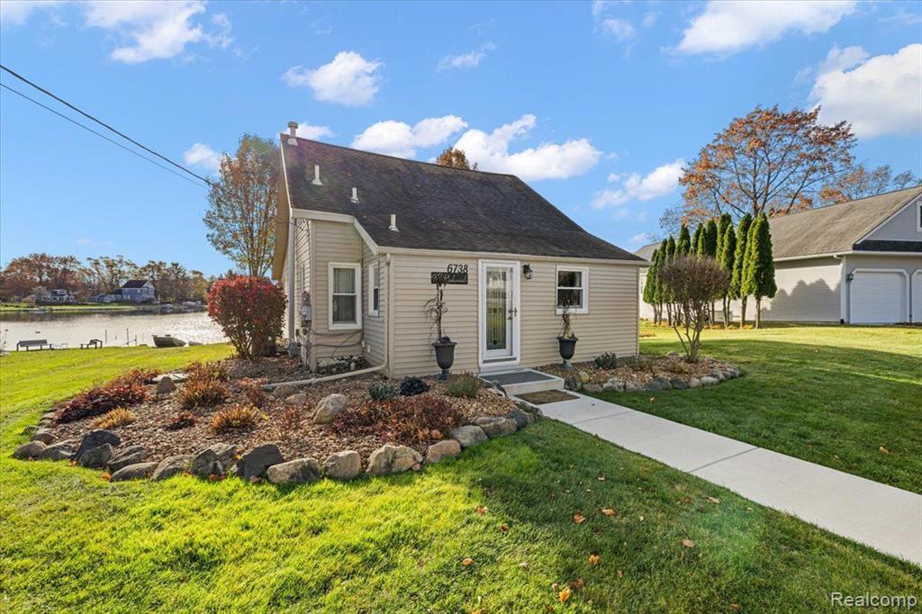 6738 GRAND BEACH Drive, Brighton, MI 48114 — Photo 4