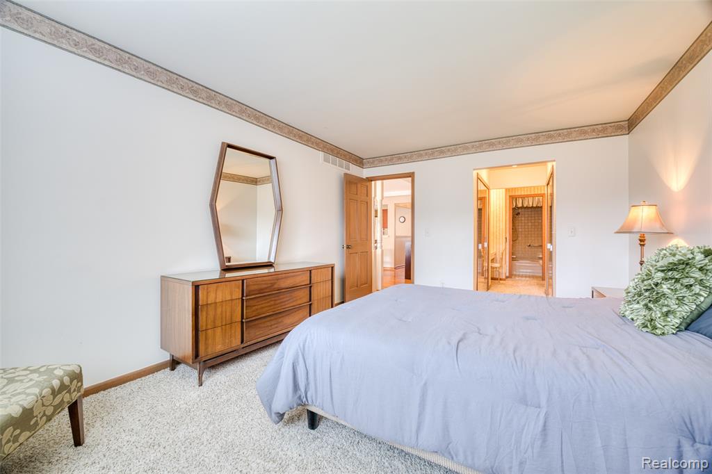 35631 Heritage Lane, Farmington, MI 48335 — Photo 4