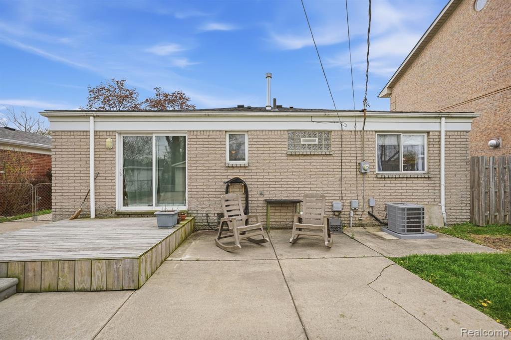 21525 Downing Street, Saint Clair Shores, MI 48080 — Photo 39