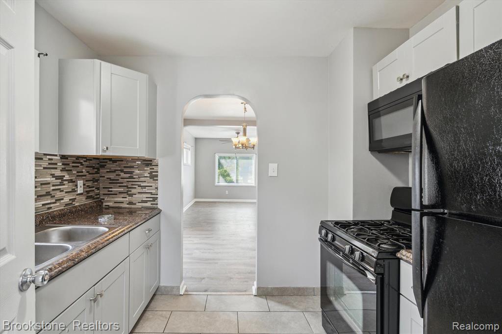 944 MELROSE Street, Pontiac, MI 48340 — Photo 9