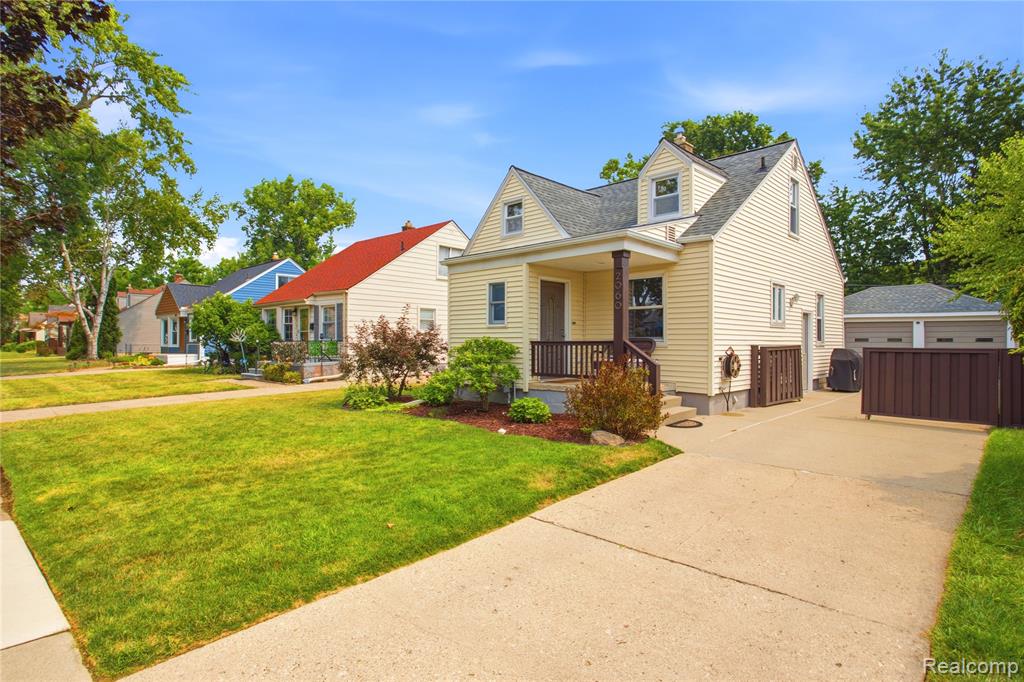2060 Royal Avenue, Berkley, MI 48072