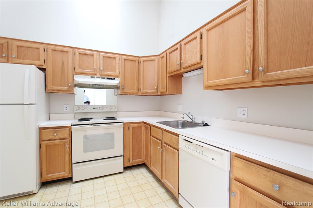 22266 Pondview, Novi, MI — Photo 9