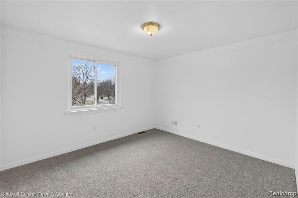 8895 Knolson Avenue, Livonia, MI 48150 — Photo 29
