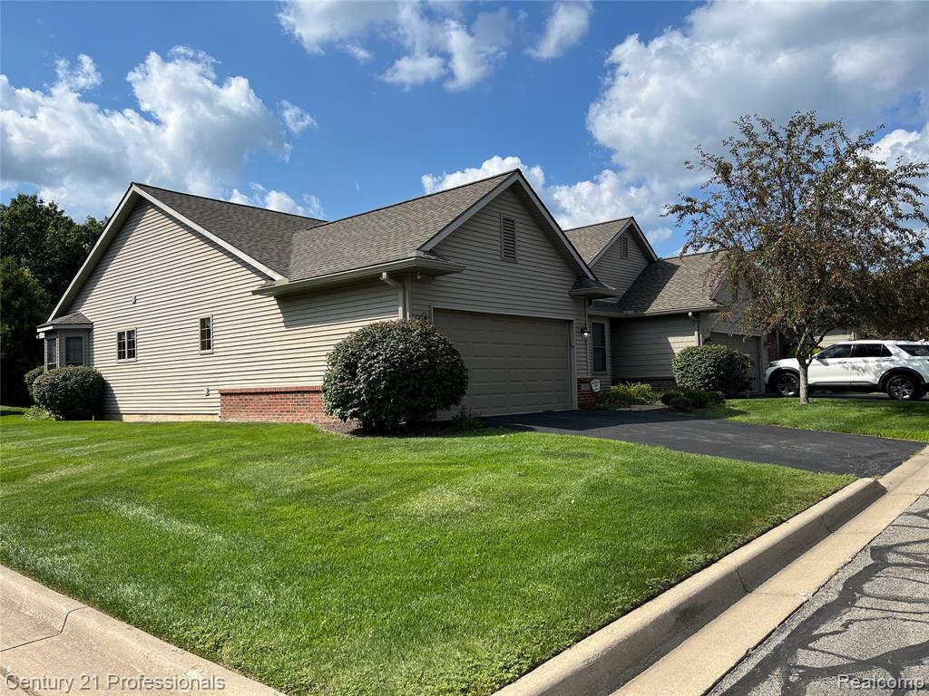 6252 Northridge Hills Drive, 66, Brighton, MI 48116 — Photo 4